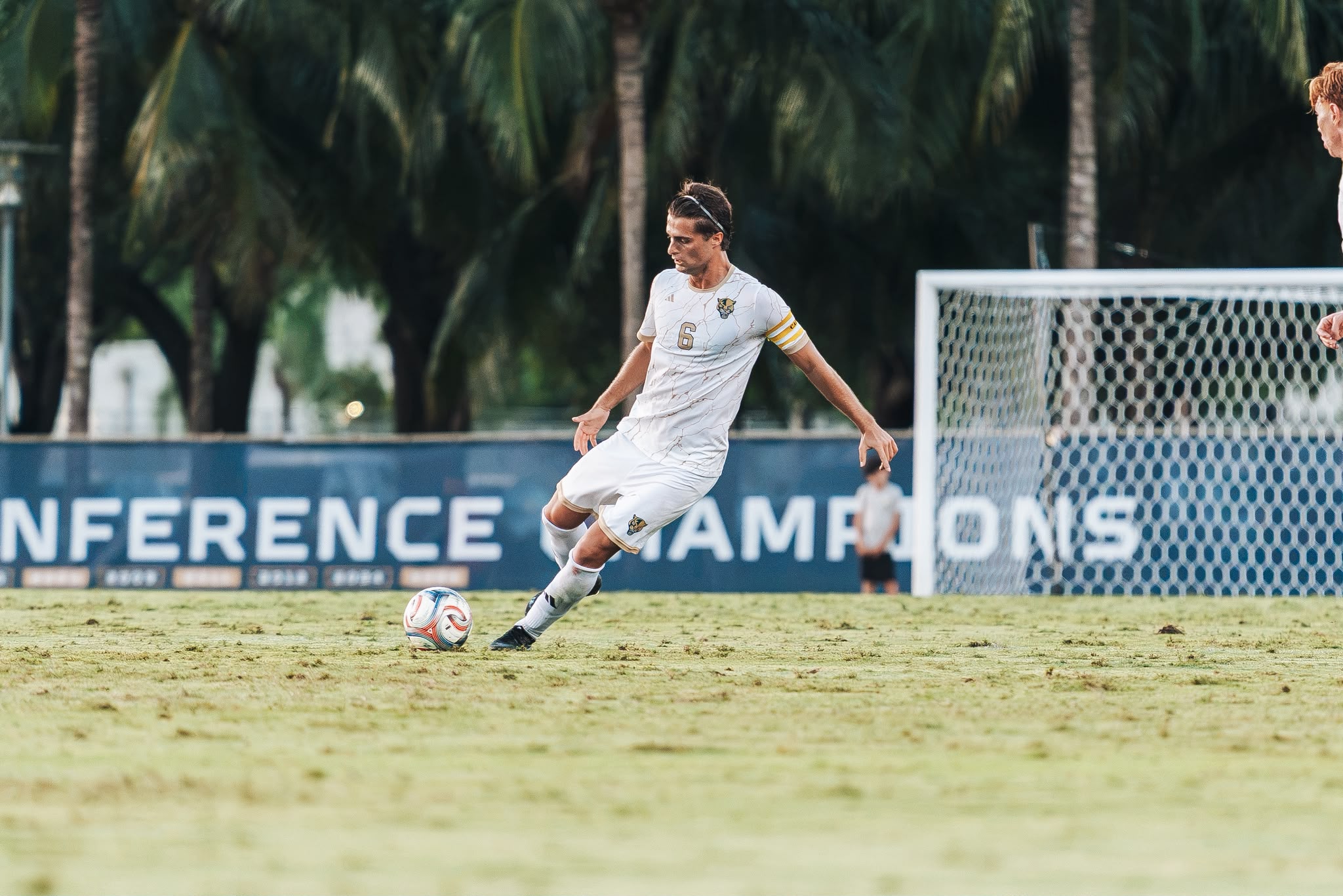 Leonardo Consoloni Wears the Armband at FIU